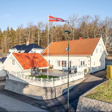 Modern, Small Appartment Ларвик Экстерьер фото
